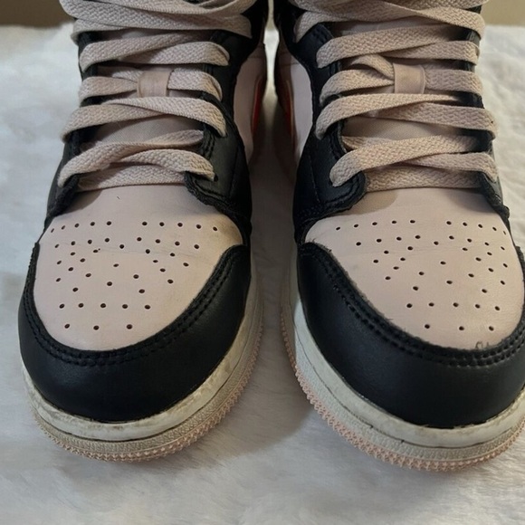 Jordan 1 Mid 'Black Crimson Pink' (GS) 554725-604v Sz 5Y Women Sz 7 - Picture 5 of 9